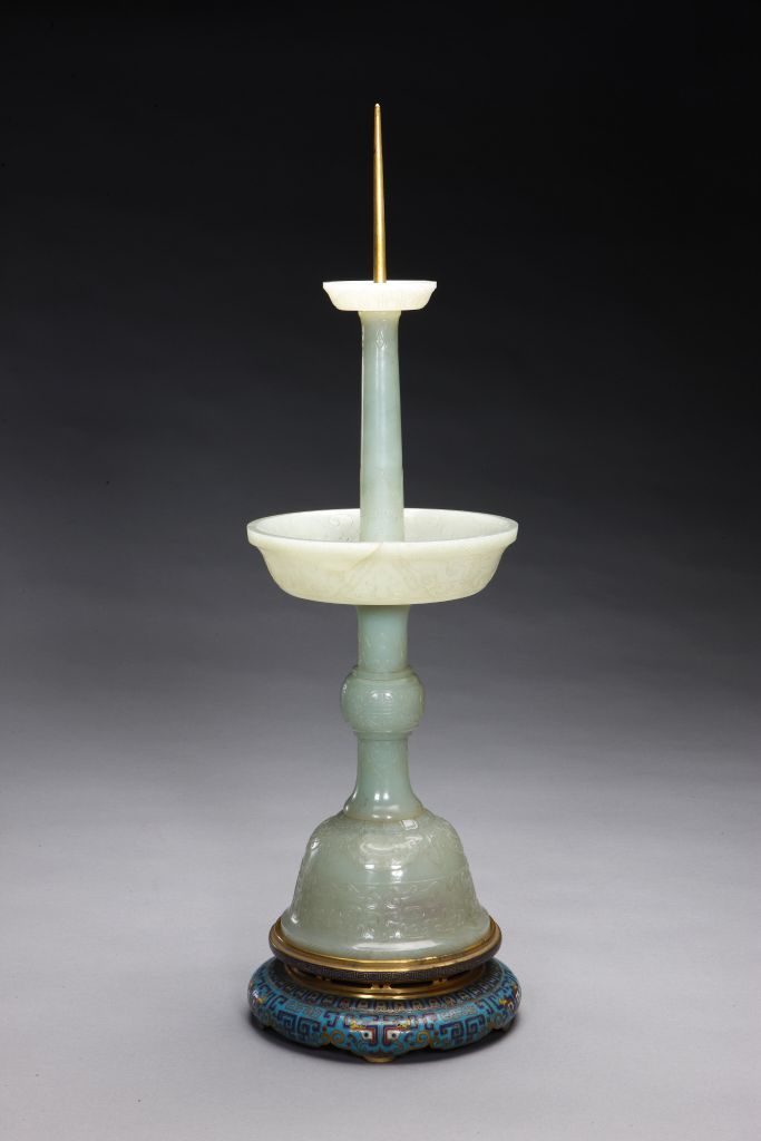 图片[1]-Blue jade longevity character hook cloud Kui dragon pattern candlestick-China Archive